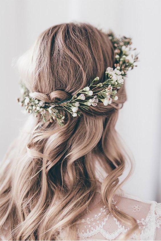 weaving hairstyles with flowers will look more perfect and more individual