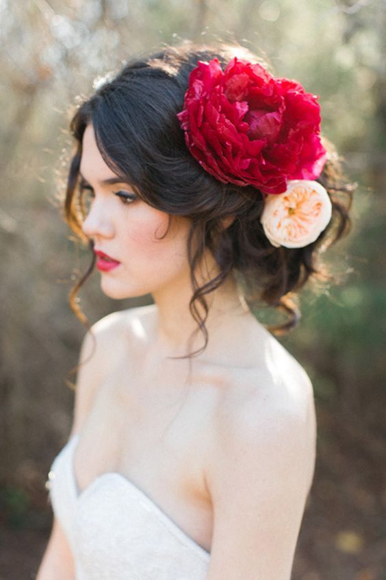 weaving hairstyles with flowers will look more perfect and more individual