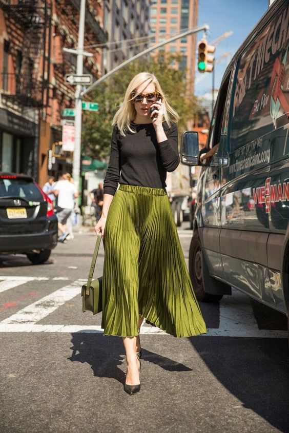 High waisted maxi skirt makes the body more sexy and attractive