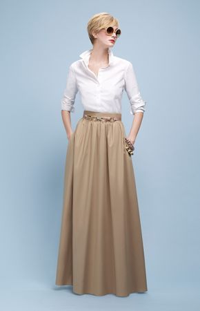 High waisted maxi skirt makes the body more sexy and attractive