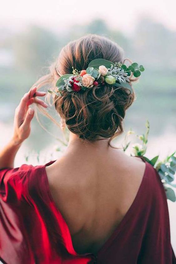 weaving hairstyles with flowers will look more perfect and more individual