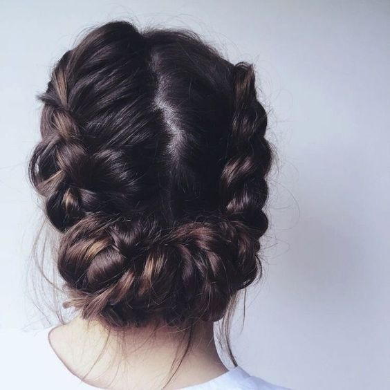 Hair styles at parties and holidays make you more attractive. Hair style can shape women's dignified, classical, gorgeous, elegant, natural and other temperament