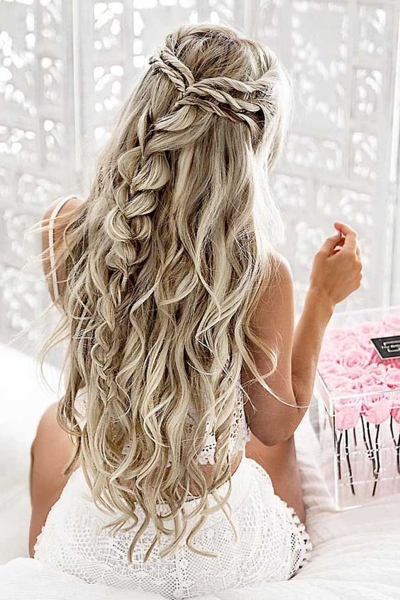 Hair styles at parties and holidays make you more attractive. Hair style can shape women's dignified, classical, gorgeous, elegant, natural and other temperament