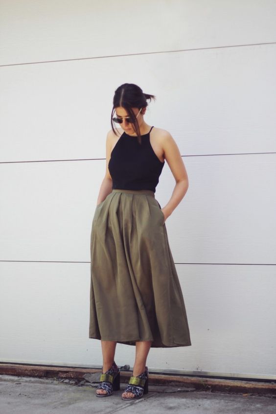 High waisted maxi skirt makes the body more sexy and attractive