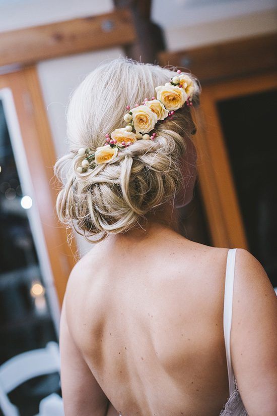 weaving hairstyles with flowers will look more perfect and more individual