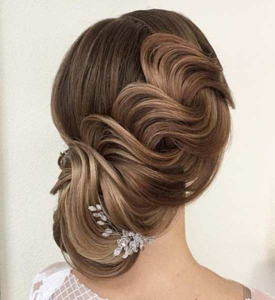 Hair styles at parties and holidays make you more attractive. Hair style can shape women's dignified, classical, gorgeous, elegant, natural and other temperament