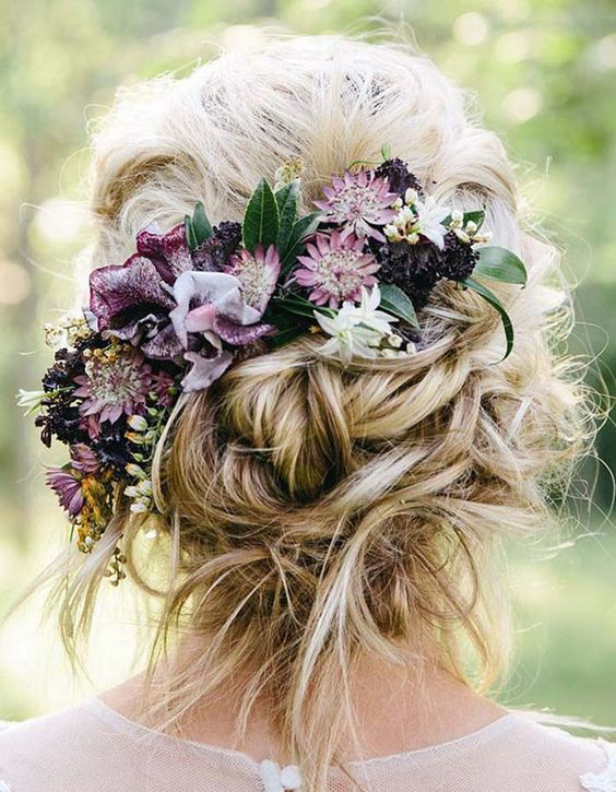 weaving hairstyles with flowers will look more perfect and more individual