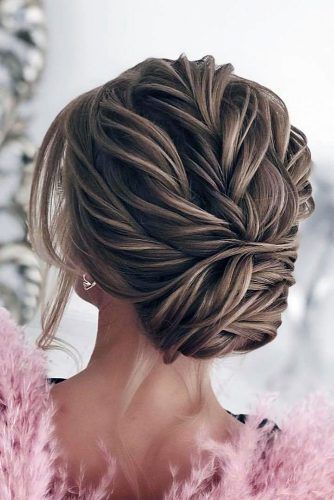 Hair styles at parties and holidays make you more attractive. Hair style can shape women's dignified, classical, gorgeous, elegant, natural and other temperament