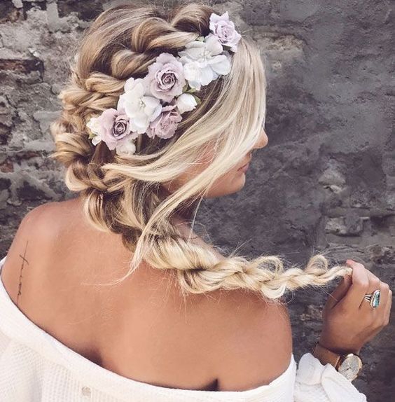 weaving hairstyles with flowers will look more perfect and more individual