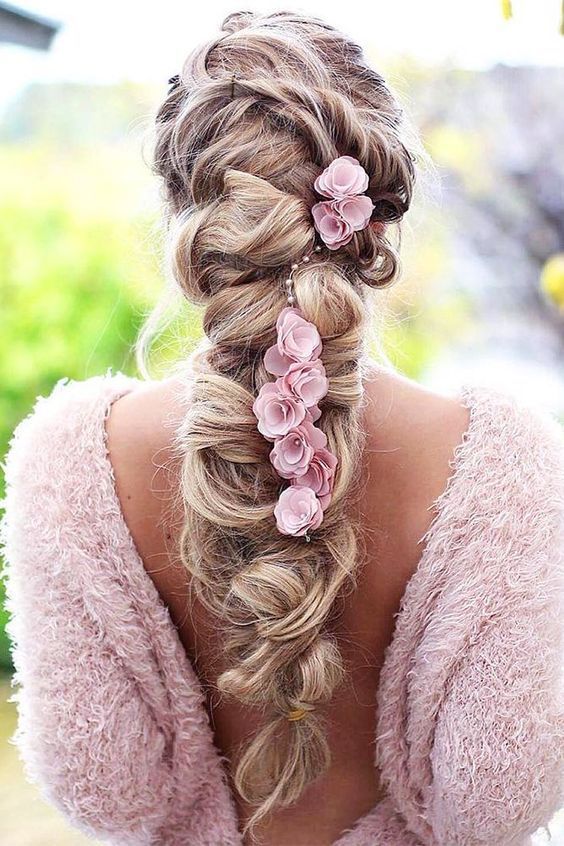 weaving hairstyles with flowers will look more perfect and more individual