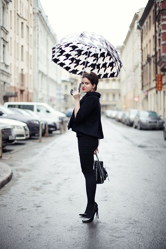 Umbrella as a decoration, matching it properly will make you more elegant and charming