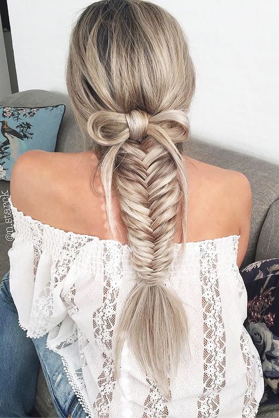 Hair styles at parties and holidays make you more attractive. Hair style can shape women's dignified, classical, gorgeous, elegant, natural and other temperament
