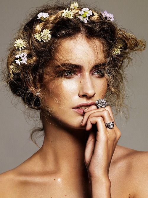 weaving hairstyles with flowers will look more perfect and more individual