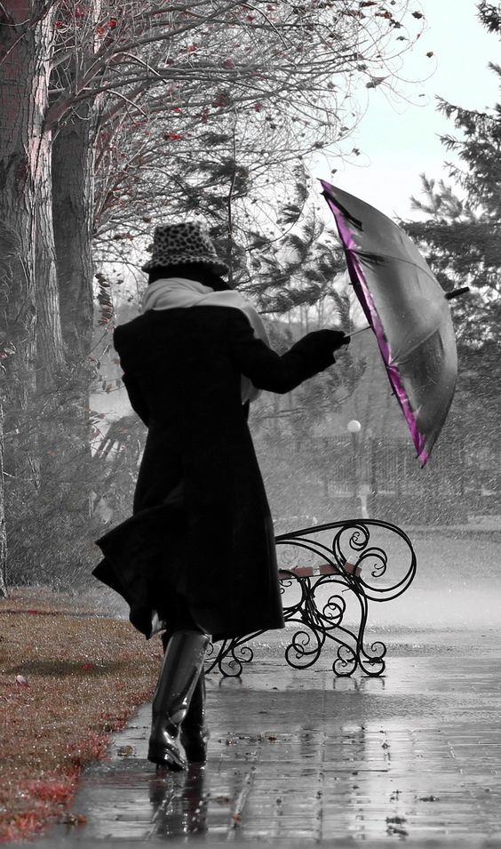 Umbrella as a decoration, matching it properly will make you more elegant and charming