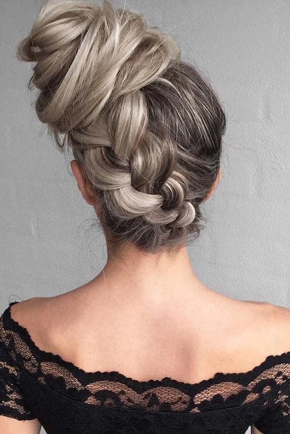 Hair styles at parties and holidays make you more attractive. Hair style can shape women's dignified, classical, gorgeous, elegant, natural and other temperament