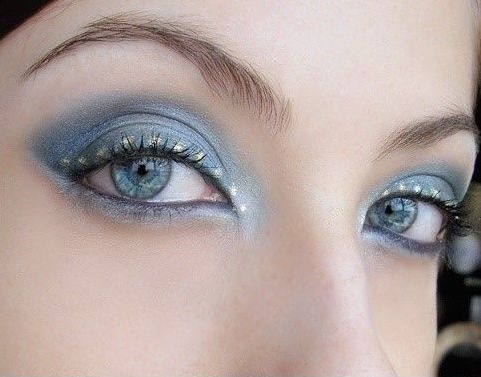 Eye Makeup ;  Colorful ; Bright Makeup ; Crazy Makeup ; Eyeshadows ; Avant Garde ; Peacocks ; Sparkle ; Inspiration;  Beautiful