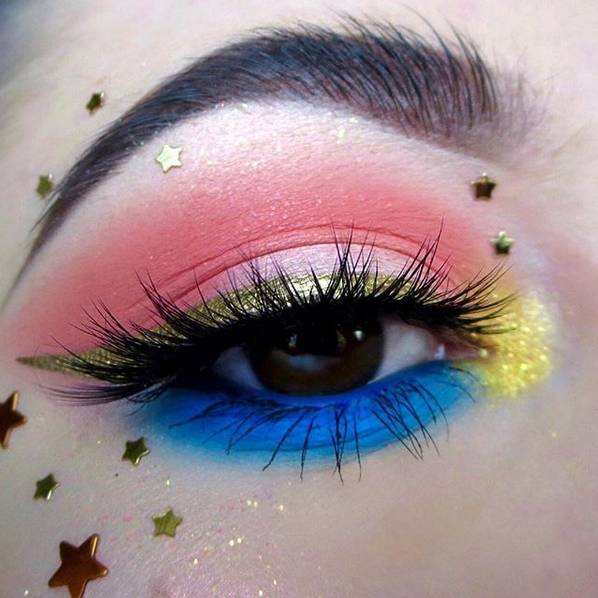 Eye Makeup ;  Colorful ; Bright Makeup ; Crazy Makeup ; Eyeshadows ; Avant Garde ; Peacocks ; Sparkle ; Inspiration;  Beautiful