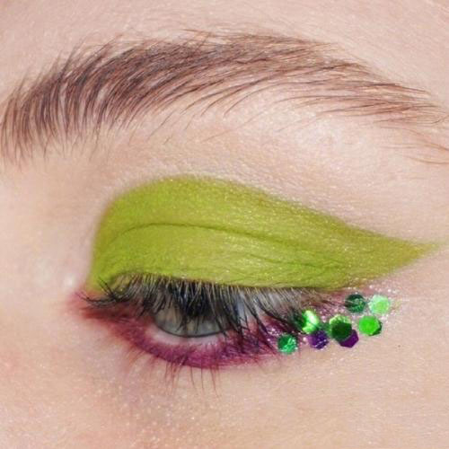 Eye Makeup ;  Colorful ; Bright Makeup ; Crazy Makeup ; Eyeshadows ; Avant Garde ; Peacocks ; Sparkle ; Inspiration;  Beautiful