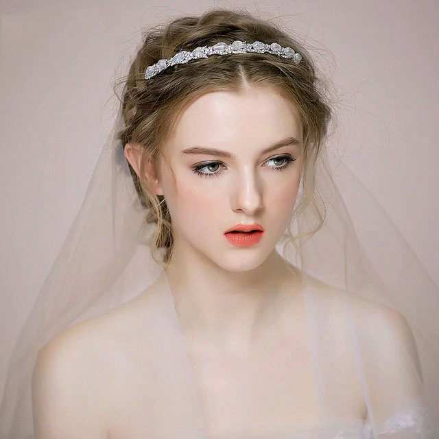 hair accessories；DIY；wedding；European style；Bridal hairstyle；for long hair；with veil;Wedding