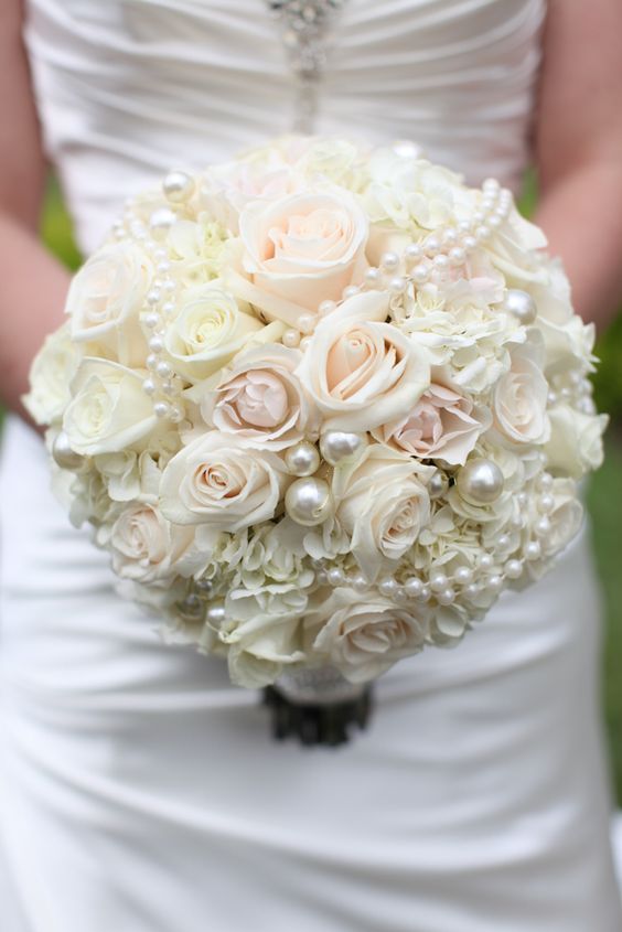 Bouquet; Bride; Wedding; Bridal Jewelry; Flowers, Creative Bouquets; Fresh Bouquets