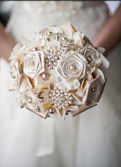 Bouquet; Bride; Wedding; Bridal Jewelry; Flowers, Creative Bouquets; Fresh Bouquets