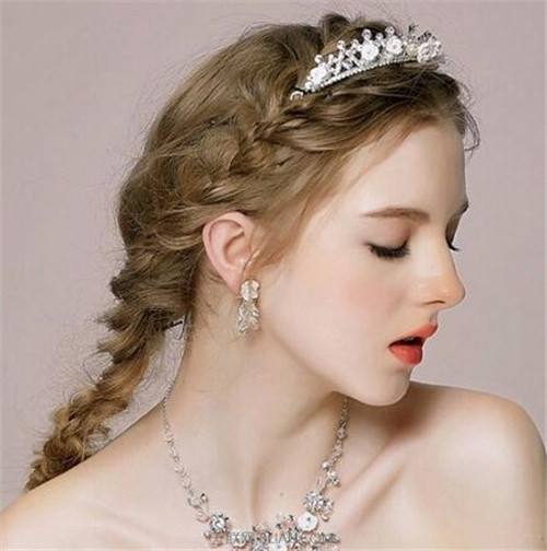 Bride hairstyle ;half up half down;for long hair;front view;medium length;with veil;down curls;wedding ideas