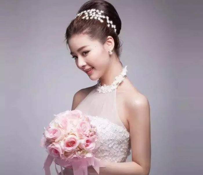 Bride hairstyle ;half up half down;for long hair;front view;medium length;with veil;down curls;wedding ideas