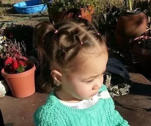 Hairstyle 、Children、Kids、For School、Little Girls、Children's Hairstyles、For Long Hair、Cute Child、Child Photography；Braided Hairstyle；Editing